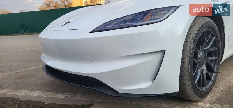 Седан Tesla Model 3 2025 в Ивано-Франковске