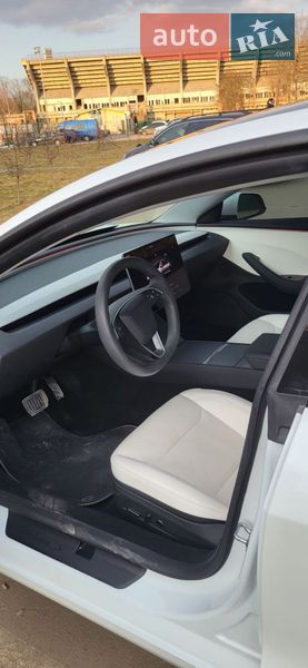Седан Tesla Model 3 2025 в Ивано-Франковске
