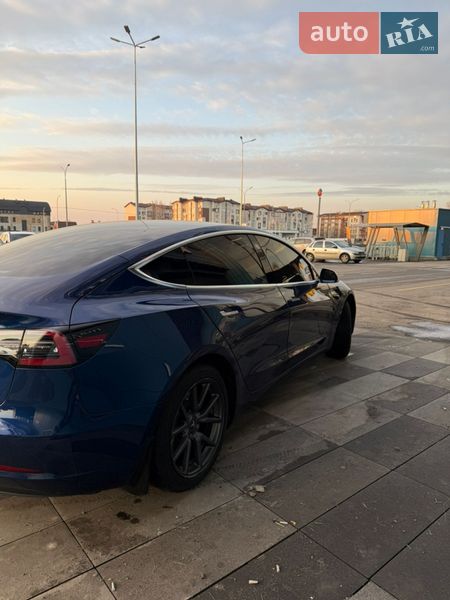 Седан Tesla Model 3 2019 в Киеве