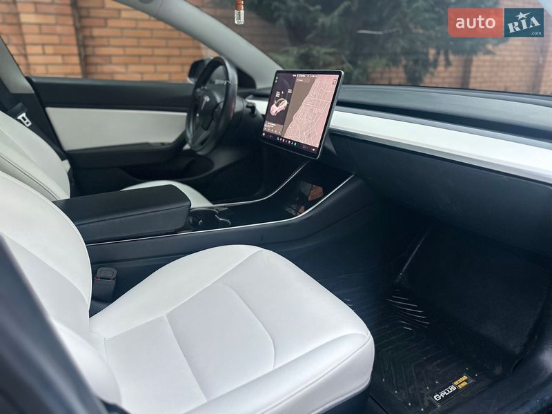 Седан Tesla Model 3 2019 в Одессе