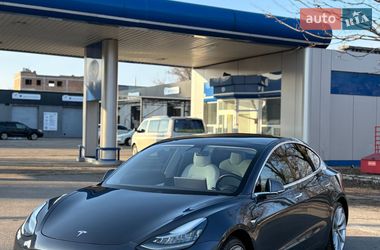 Седан Tesla Model 3 2018 в Черкассах