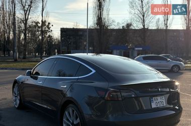 Седан Tesla Model 3 2018 в Черкассах