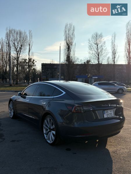 Седан Tesla Model 3 2018 в Черкасах