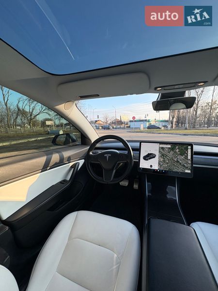 Седан Tesla Model 3 2018 в Черкасах