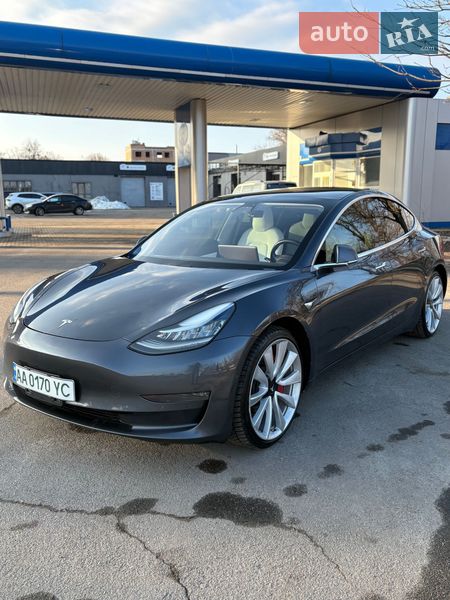 Седан Tesla Model 3 2018 в Черкасах