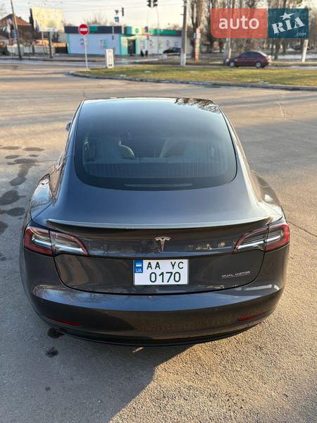 Седан Tesla Model 3 2018 в Черкасах