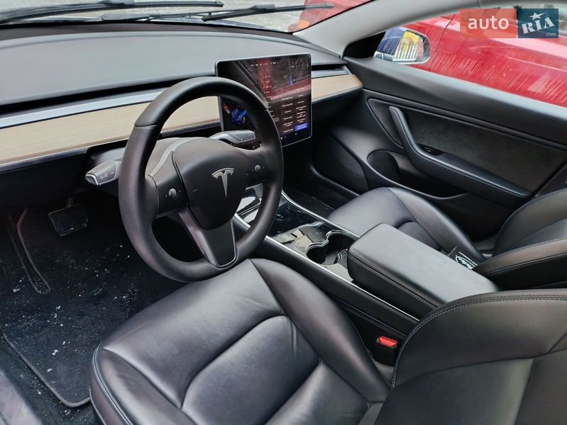 Седан Tesla Model 3 2020 в Киеве