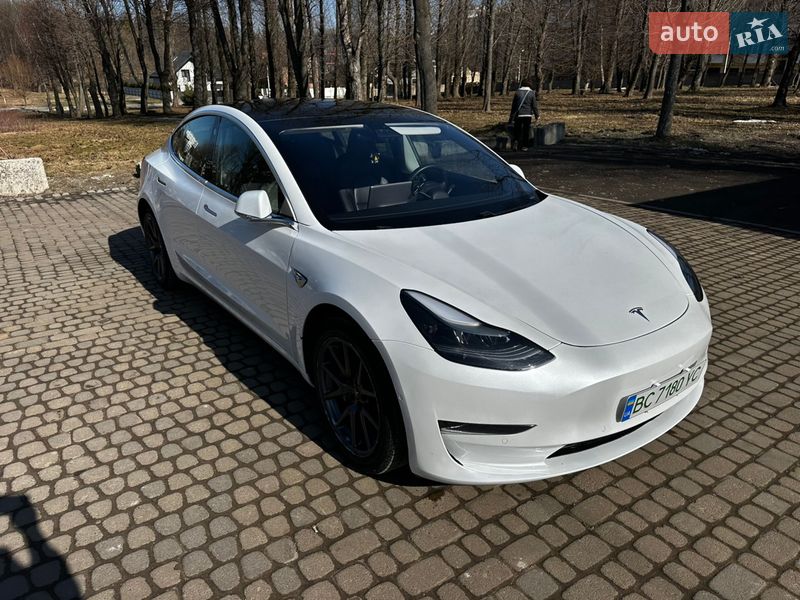 Седан Tesla Model 3 2019 в Львове