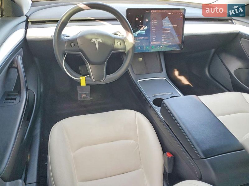 Седан Tesla Model 3 2021 в Львові