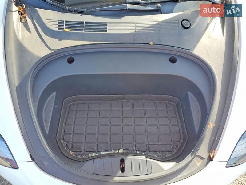 Седан Tesla Model 3 2021 в Львові