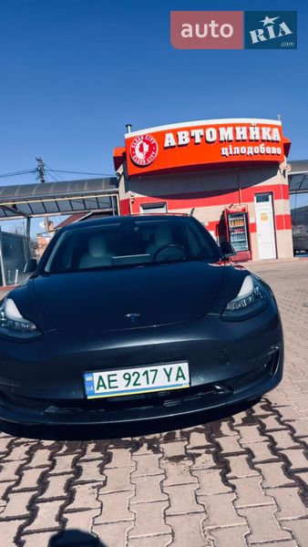 Седан Tesla Model 3 2018 в Дніпрі