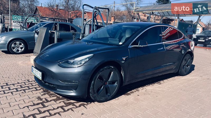 Седан Tesla Model 3 2018 в Дніпрі