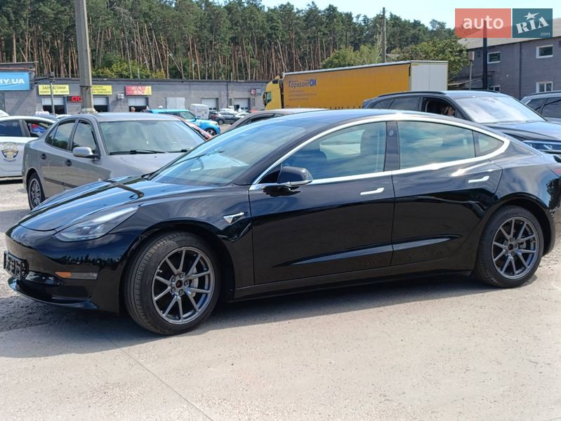 Седан Tesla Model 3 2019 в Киеве