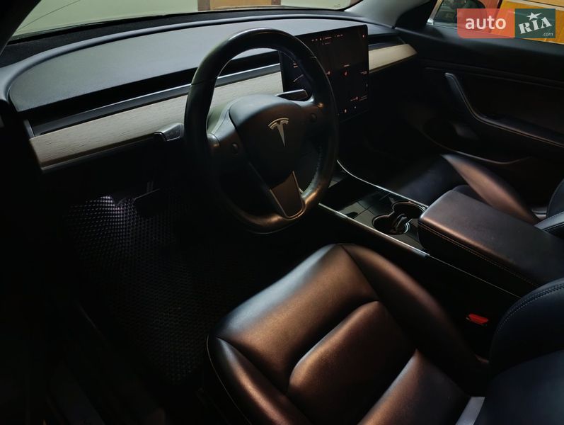 Седан Tesla Model 3 2019 в Киеве