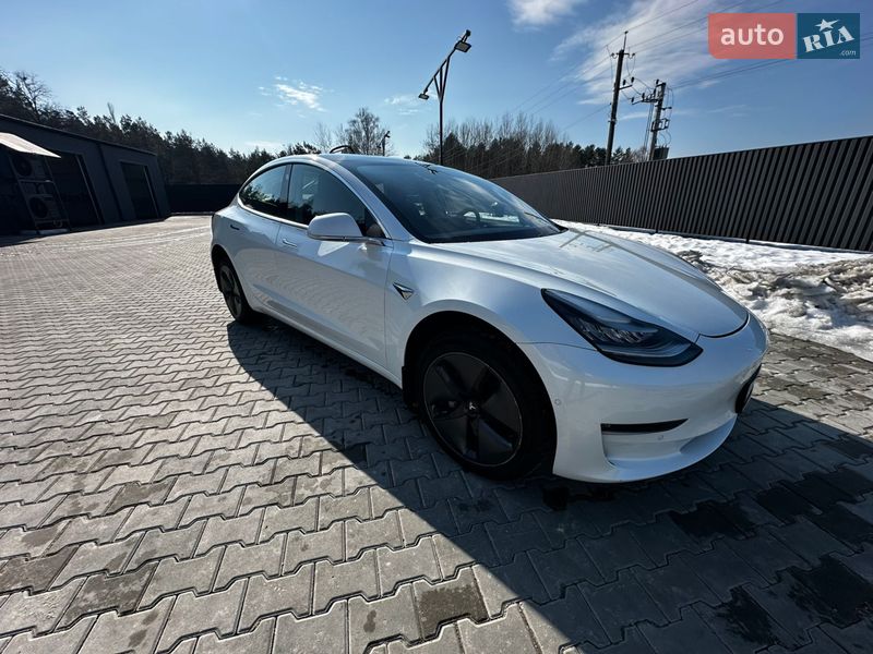 Седан Tesla Model 3 2019 в Киеве