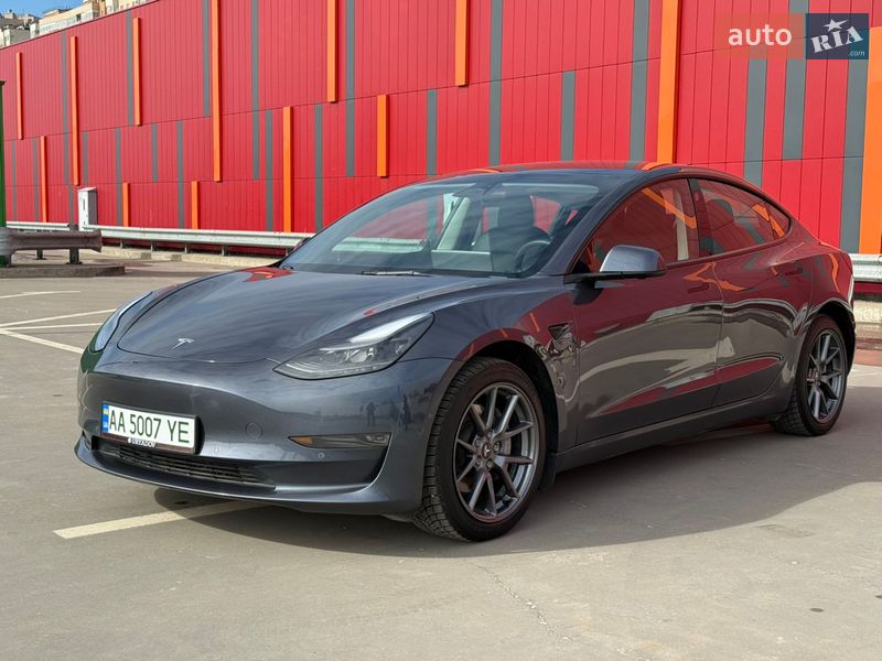 Седан Tesla Model 3 2022 в Києві
