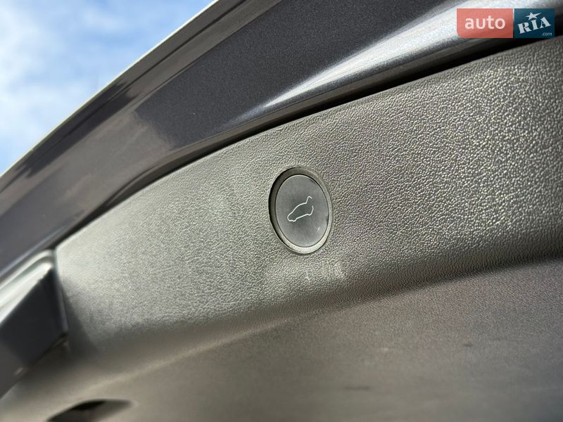 Седан Tesla Model 3 2022 в Києві