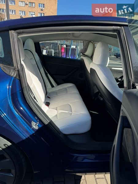 Седан Tesla Model 3 2023 в Черкассах