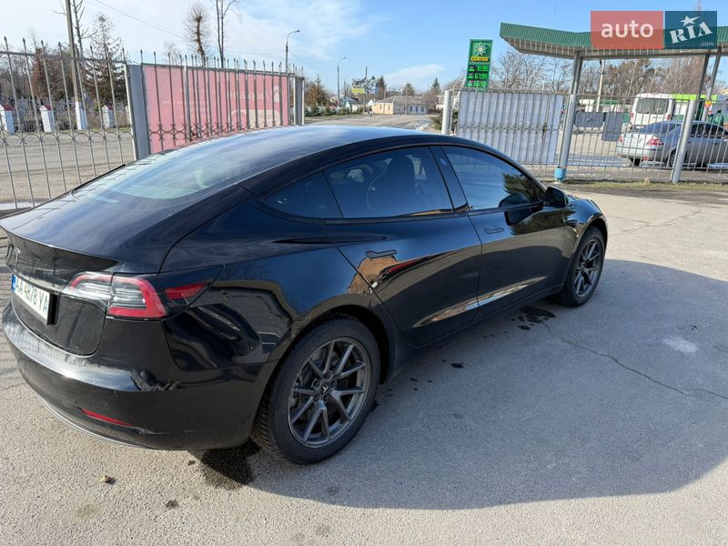 Седан Tesla Model 3 2021 в Звенигородке