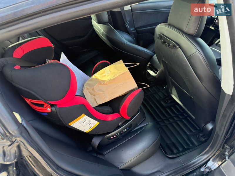 Седан Tesla Model 3 2021 в Звенигородке