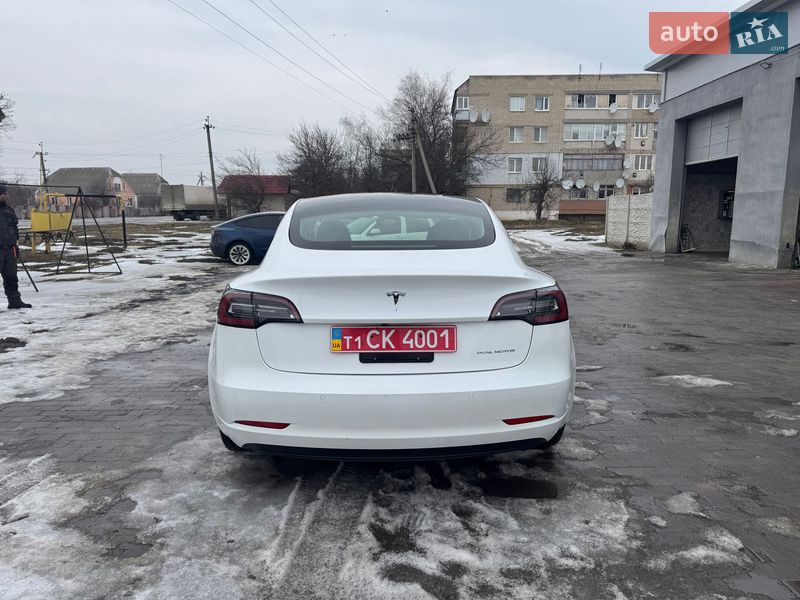Седан Tesla Model 3 2022 в Новой Водолаге