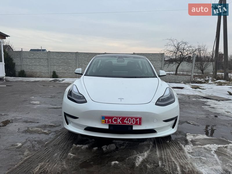 Седан Tesla Model 3 2022 в Новой Водолаге