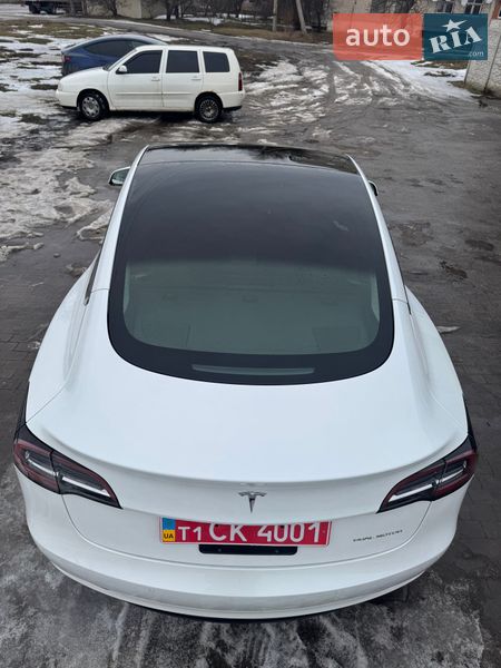Седан Tesla Model 3 2022 в Новой Водолаге