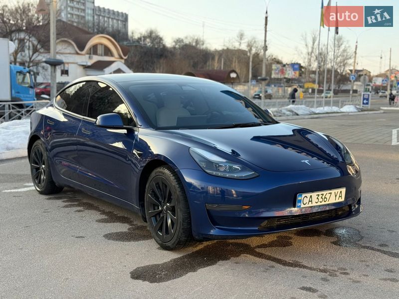 Седан Tesla Model 3 2022 в Черкасах