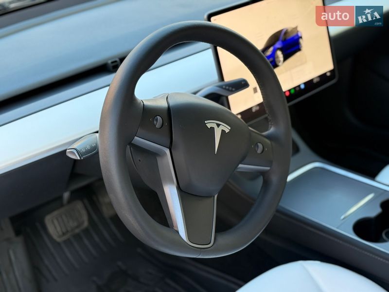 Седан Tesla Model 3 2022 в Черкасах