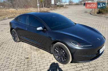 Седан Tesla Model 3 2025 в Тульчині