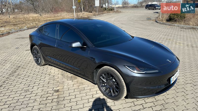 Седан Tesla Model 3 2025 в Тульчине