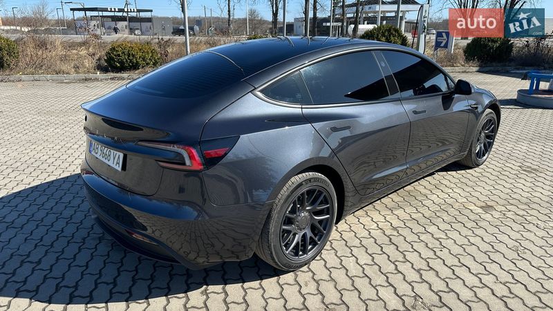 Седан Tesla Model 3 2025 в Тульчине