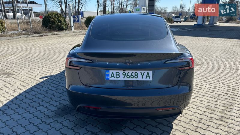 Седан Tesla Model 3 2025 в Тульчине