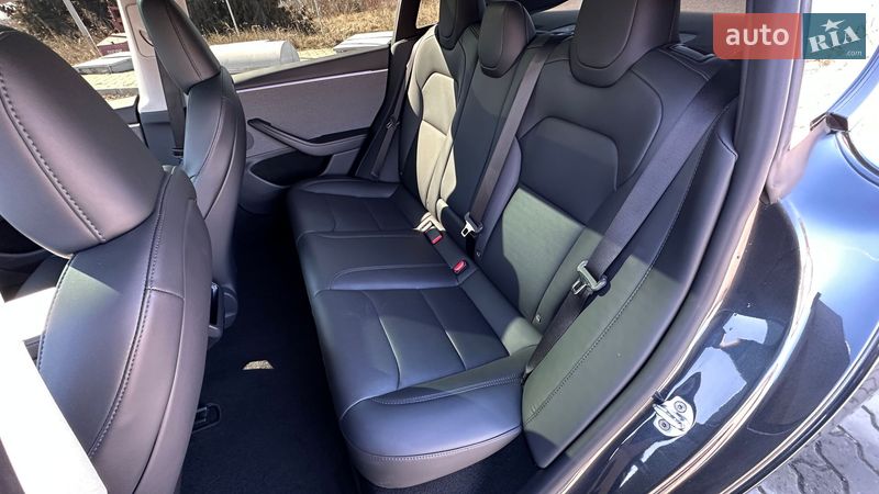 Седан Tesla Model 3 2025 в Тульчине