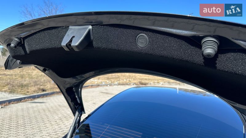 Седан Tesla Model 3 2025 в Тульчине