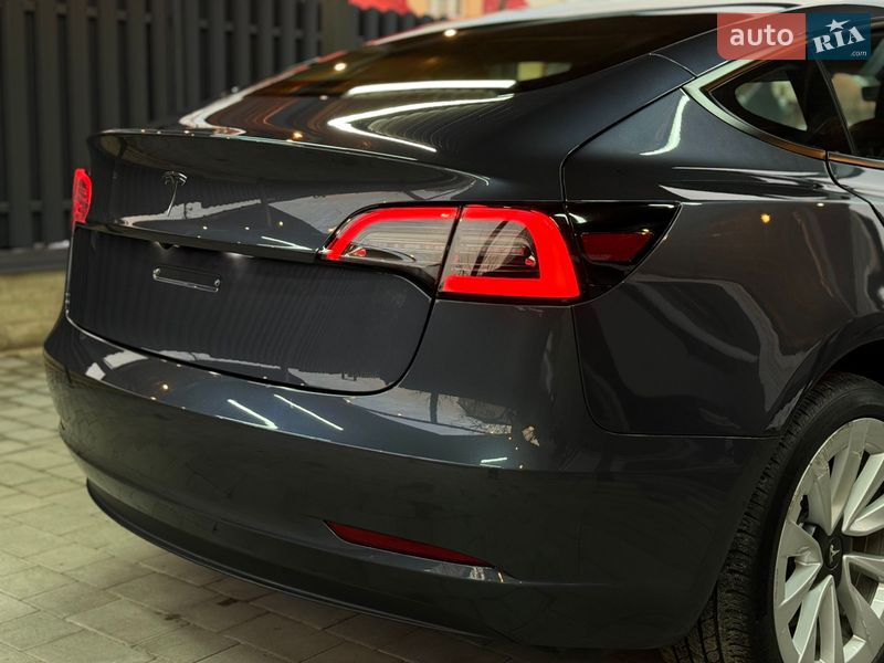Седан Tesla Model 3 2022 в Львове