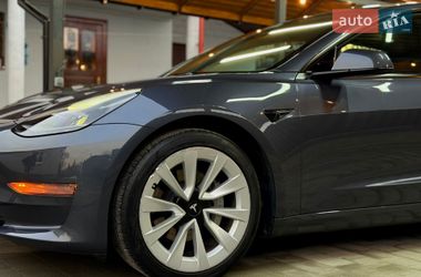 Седан Tesla Model 3 2022 в Львове