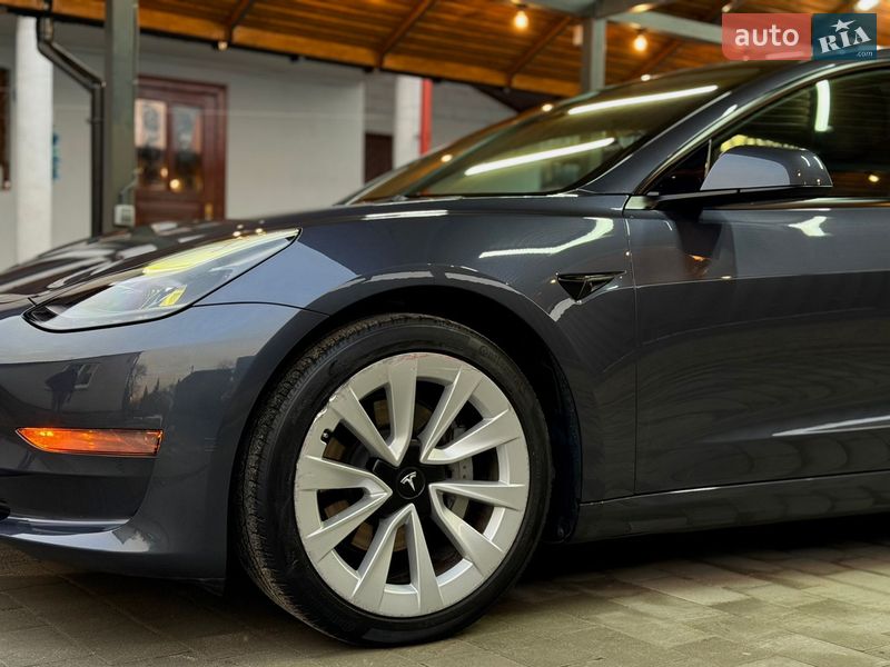 Седан Tesla Model 3 2022 в Львове