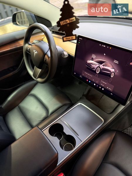Седан Tesla Model 3 2022 в Львове
