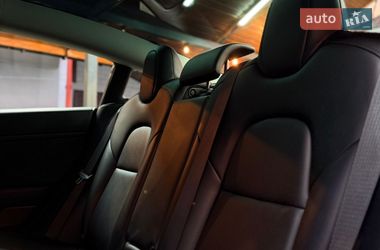Седан Tesla Model 3 2022 в Львове