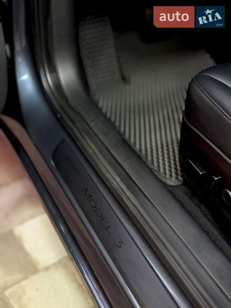 Седан Tesla Model 3 2022 в Львове