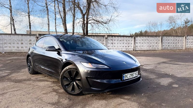 Седан Tesla Model 3 2024 в Новояворовске