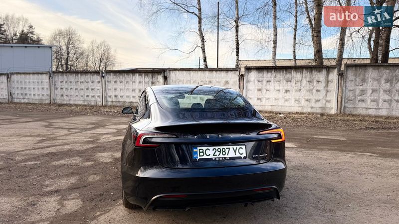 Седан Tesla Model 3 2024 в Новояворовске