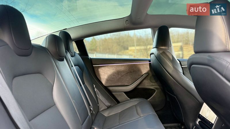 Седан Tesla Model 3 2024 в Новояворовске