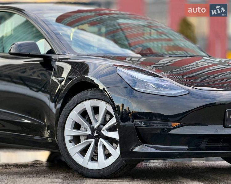 Седан Tesla Model 3 2022 в Києві
