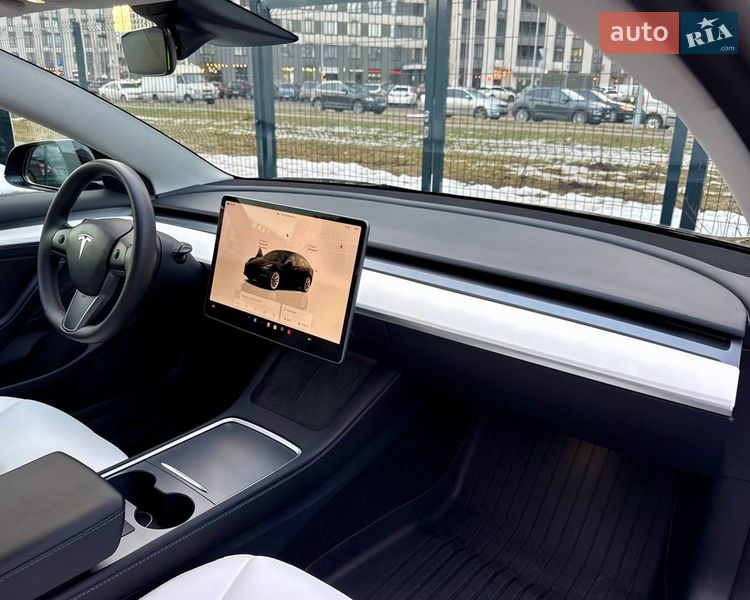 Седан Tesla Model 3 2022 в Києві
