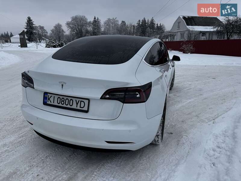 Седан Tesla Model 3 2020 в Попельне