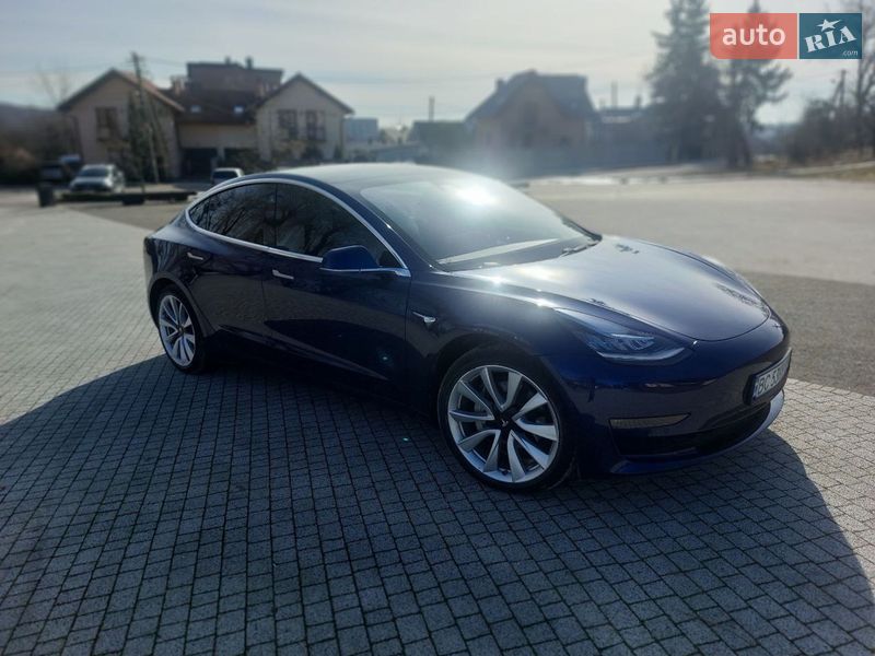 Tesla Model 3 2020