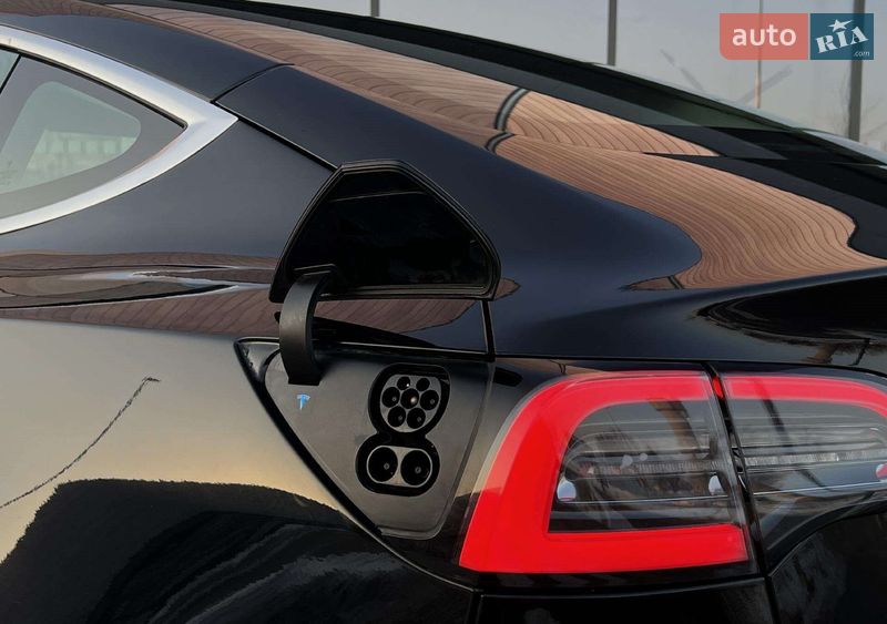 Седан Tesla Model 3 2019 в Ровно