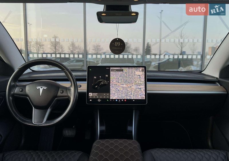 Седан Tesla Model 3 2019 в Ровно